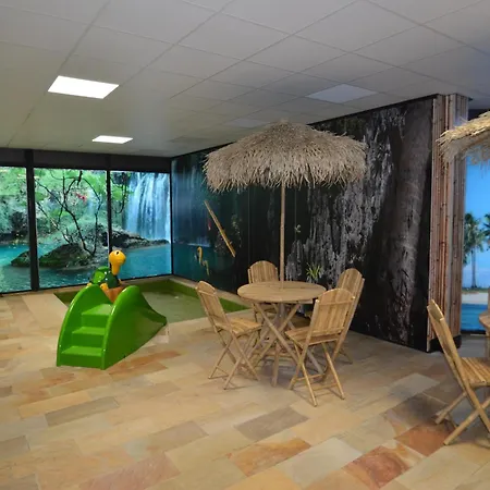 Villa Luxurious With Washer And Dishwasher, In A Area *