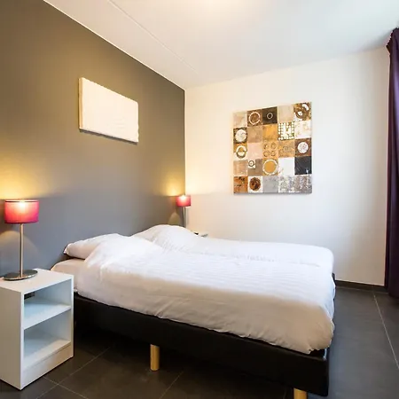 Villa Luxurious With Washer And Dishwasher, In A Area *